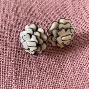 Lucky Brand Cream Flower earrings
